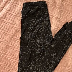 Lululemon Leggings Rouched Leg with Side Pockets black and gray grey